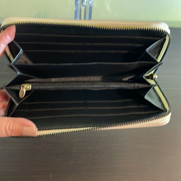 Cream Faux Leather Zippy Wallet or Wristlet NWOT - Picture 3 of 3